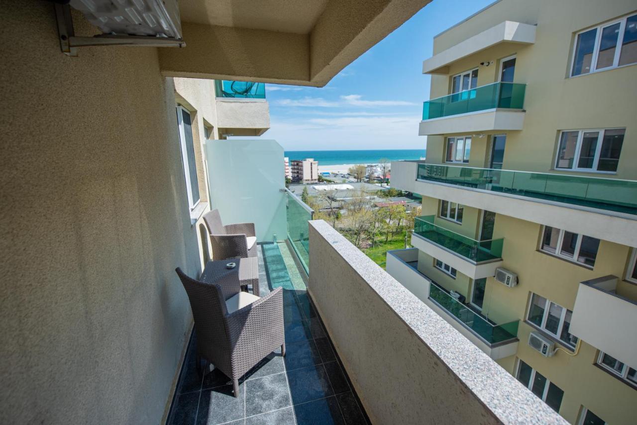 Moonlight Sky Mamaia Apartment Exterior photo